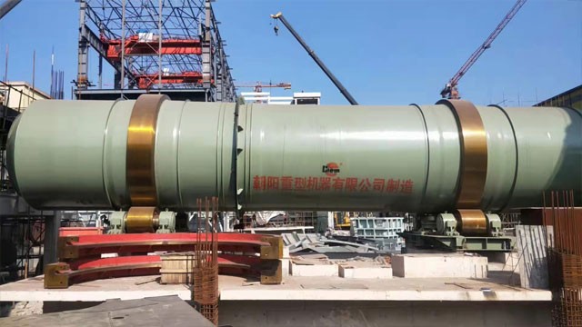 我司為中冶北方（東北特鋼）生產的混合機安裝中